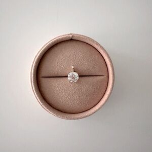 Vrai Diamond Pendant F/VS2 in 14k Gold